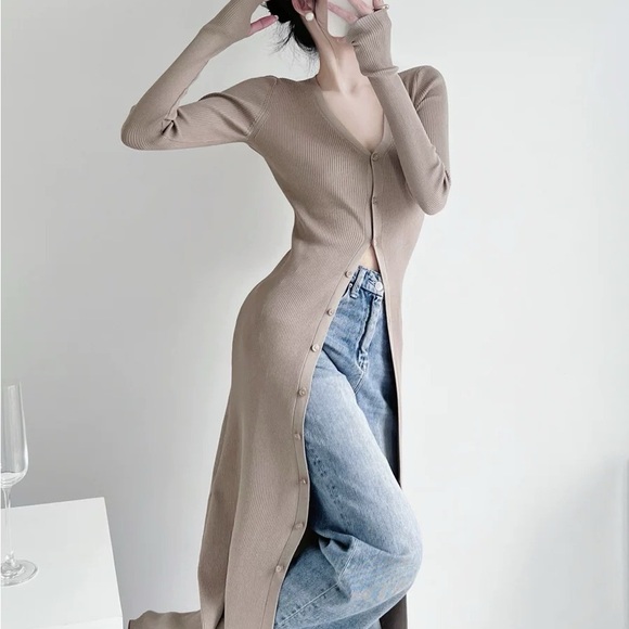 V Neck Button Maxi Knitted Long Sleeve Dress - Size M! - Picture 3 of 6